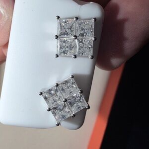 MOISSANITE
925 SILVER
2.00CTW
5600.00 earrings